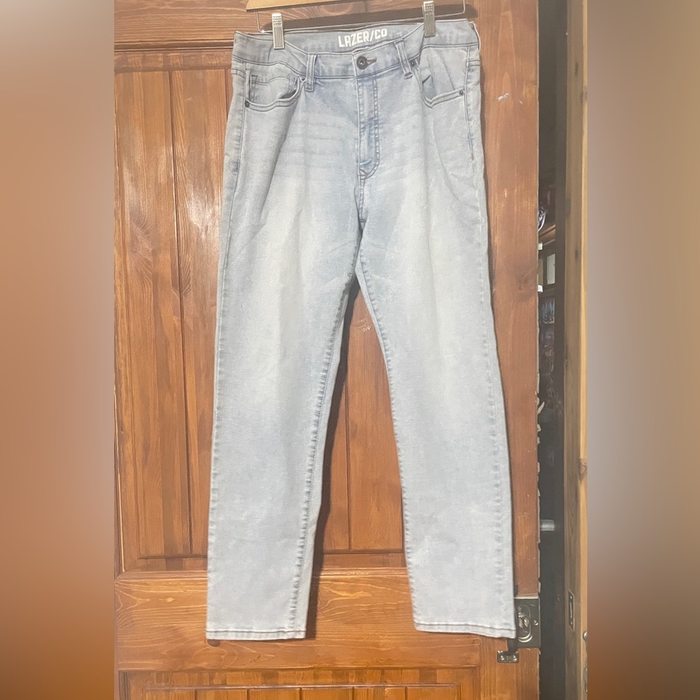 NWOT LAZER CO Men’s Jeans 36x30 Light Blue denim Never Worn Perfect Condition